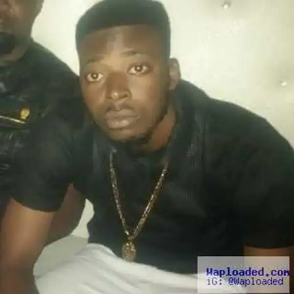 Photos: Fake Adekunle Gold caught sipping Hennessywith babes at popular nightclub in Surulere